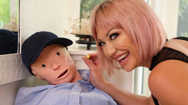 Short Hair smut with Adira Allure