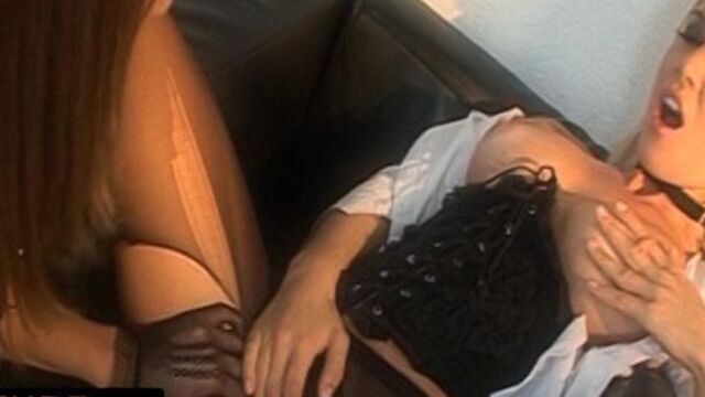 Fingering action with Cayenne Klein and Veronica Clinton from Grab