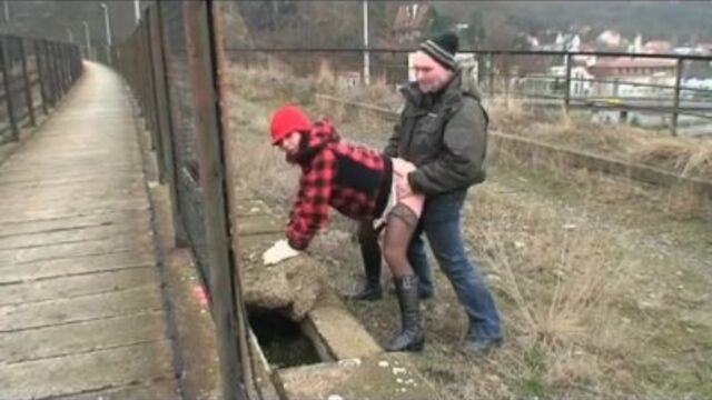 Pissing screw from Grab