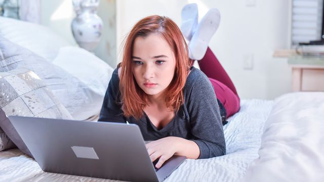 Handjob sex with April Reid