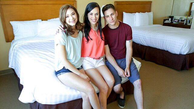 Natural Tits video with Rhaya Shyne and Savannah Fyre