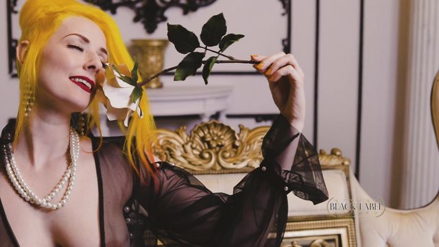 Hairy porn with Una Solitaire