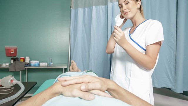 Legs On Shoulders action with Brett Rossi