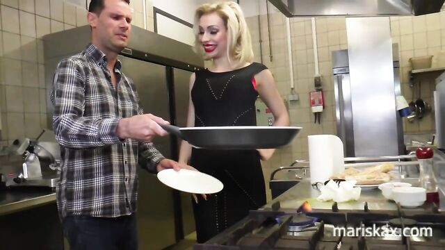 Doggystyle action with Chessie Kay