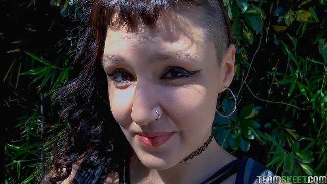 Missionary screw with Luna Rubin