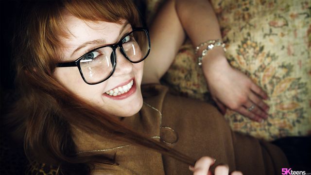 Handjob porn with Nikole Nash