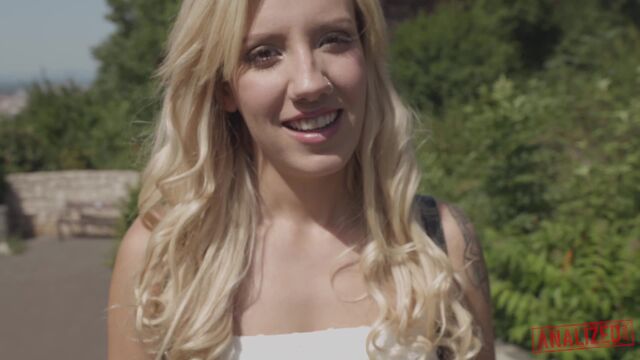 Curvy action with Sophia Grace