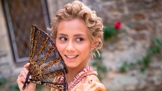 Long Legs scene with Veronica Leal