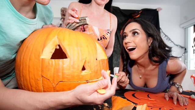 Holiday porn with Tia Cyrus