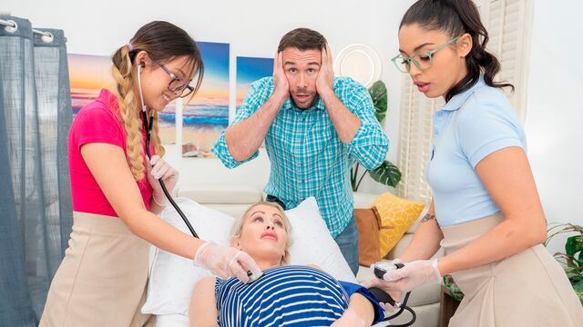 Side Fuck screw with Lulu Chu and Vanessa Sky