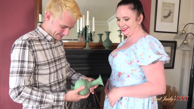 Brunette video from Grab