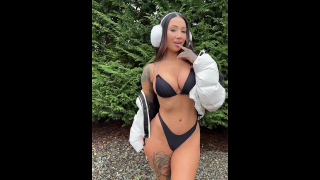 Big Tits porn with Willlow Harper from Grab