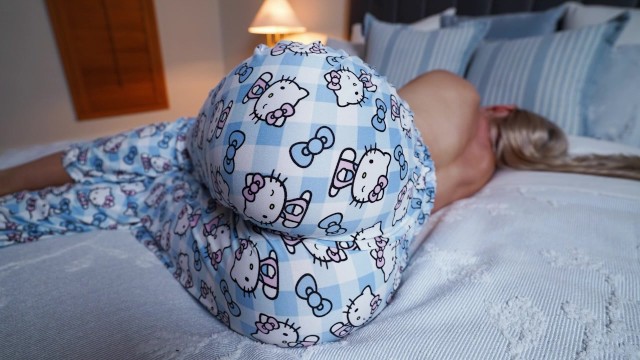 Morning bang with CarryLight MILF from Grab