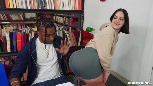 Curvy porn with Lucy Lotus