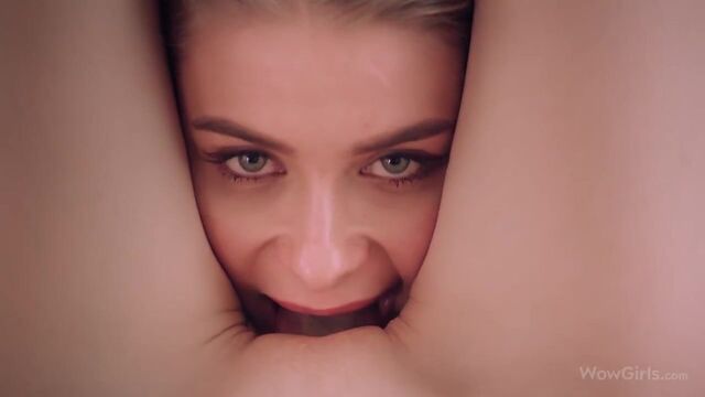 Stripping bang with Kitty Wild and Leona Mia