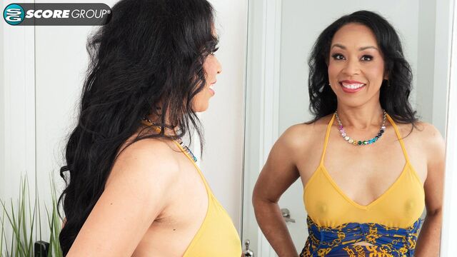 Posing smut with Phoenix Angel