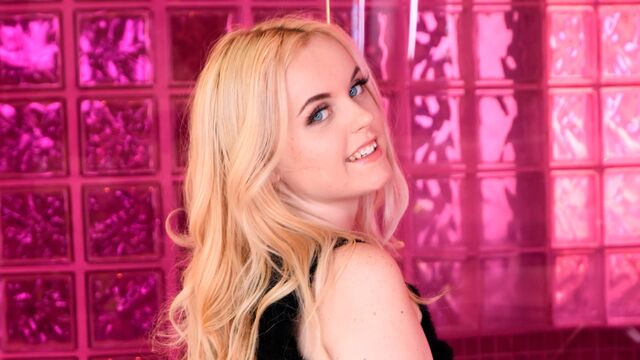 Shaved video with River Fox