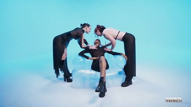 Medium Size Tits action with Diosa Mor, Miss Flora and Muriel La Roja