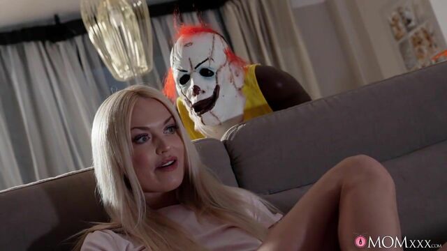 Perfect Body video with Lena Love and Zaawaadi