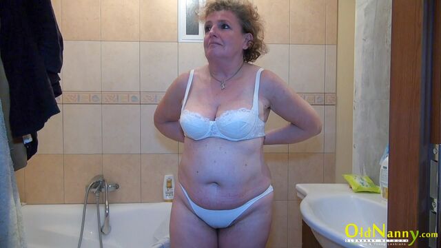 Handjob video with Helene