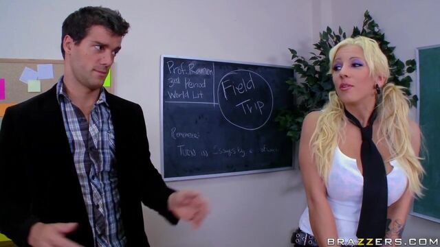 Long Legs smut with Lylith Lavey