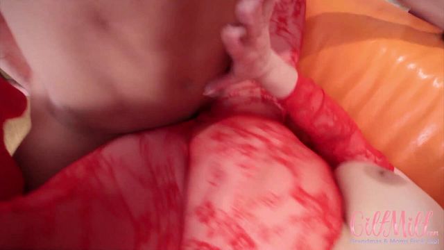 Handjob bang with Chloe Amour and Nade Nasty from Grab