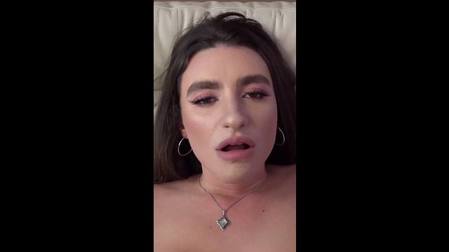 Couch smut with Mila Taylor from Grab