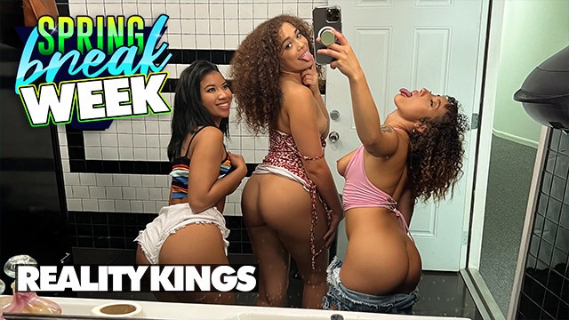 Realitykings film with Ameena Green and Willow Ryder from Grab