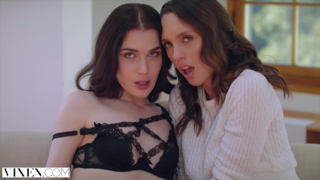 Pornstar screw with Alex Jones, Evelyn Claire and Jade Nile from Grab