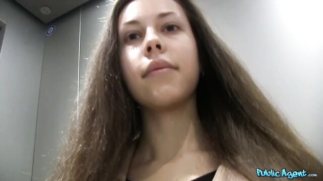 Straight Hair film with Abril Alol