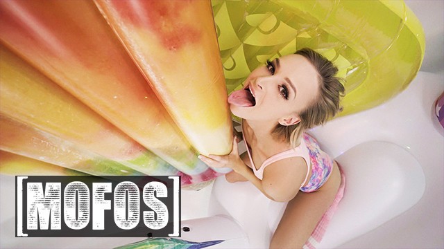 Cock Sucking sex with Brad Newman and Emma Hix from Grab