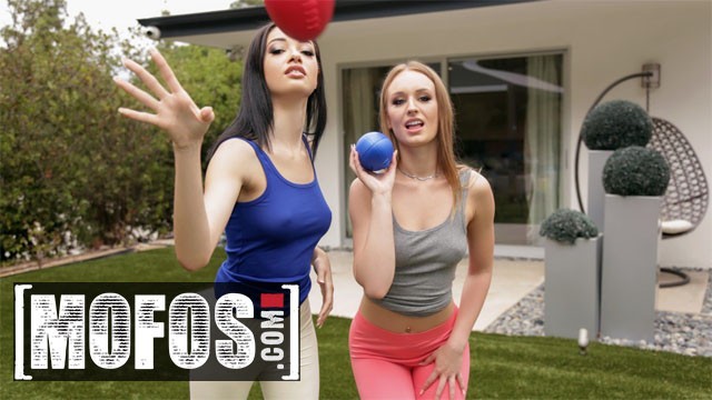 Mgvideos smut with Daisy Stone and Scarlett Bloom from Grab