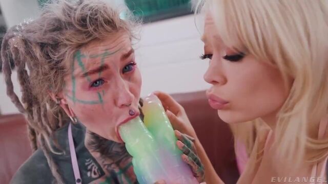 Platinum Blonde video with Anuskatzz