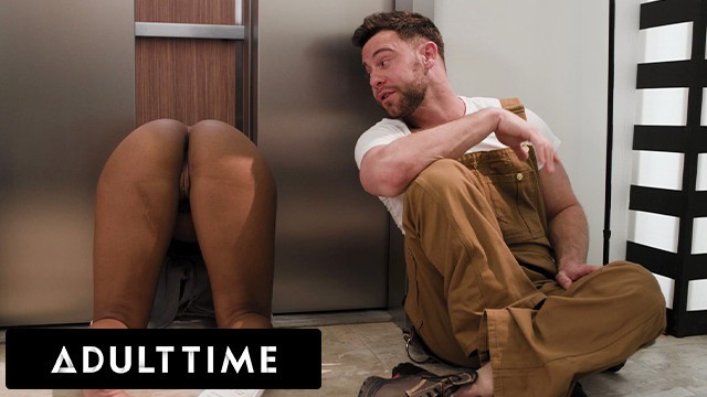 Hd bang with August Skye and Seth Gamble from Grab