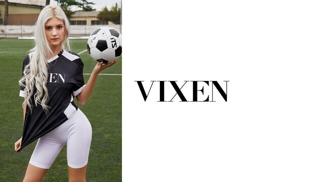 Cowgirl sex with Eva Elfie